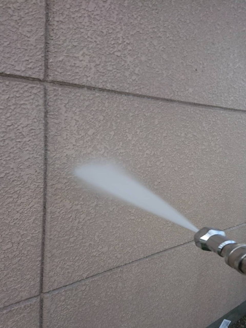 外壁塗装前　高圧洗浄　壁