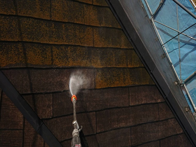 屋根塗装　劣化　カビ・コケ　高圧洗浄