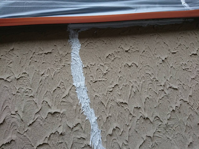 外壁塗装　劣化　外壁　クラック　ヒビ　補修　下地調整