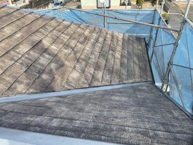 高崎市でKFマイルドシーラーⅡを使い屋根の下塗りを２回行いました