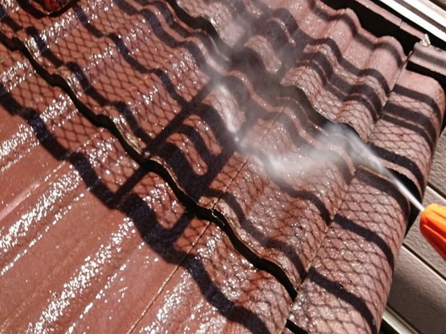 屋根塗装　高圧洗浄　モニエル瓦