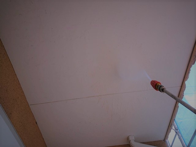 外壁塗装　高圧洗浄　軒天井