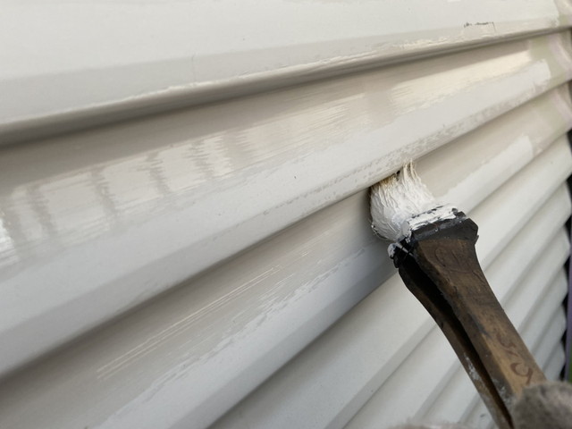 外壁カバー工法　付帯部塗装　雨戸