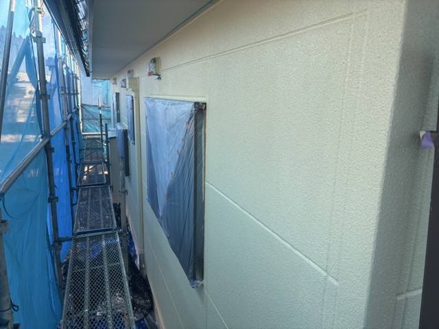 外壁中塗り作業