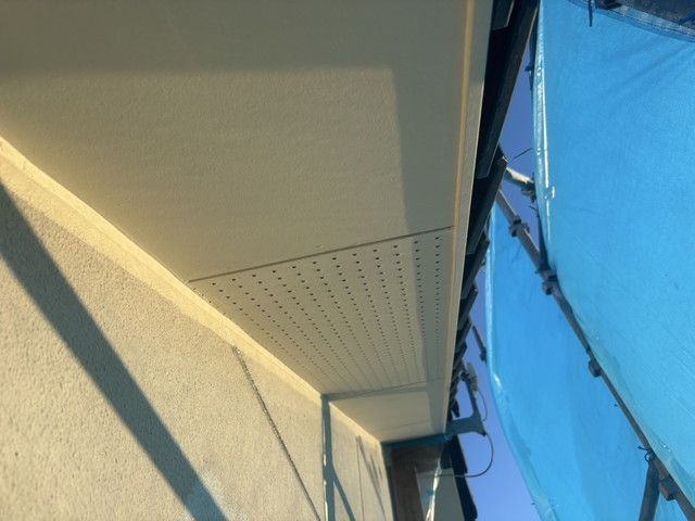軒天井塗装作業