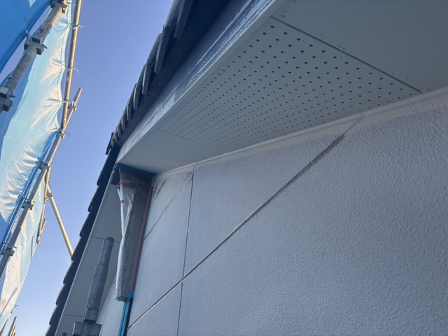 軒天井塗装作業
