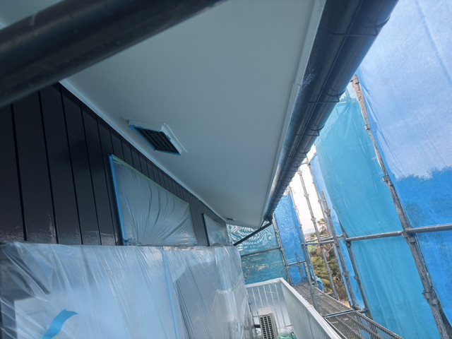 軒天井塗装作業