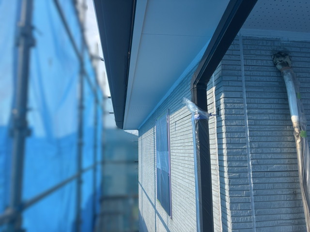 軒天井塗装作業