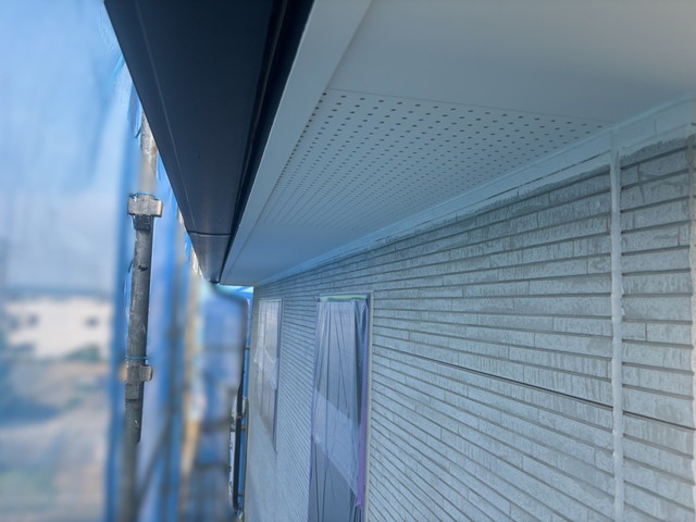 軒天井塗装作業