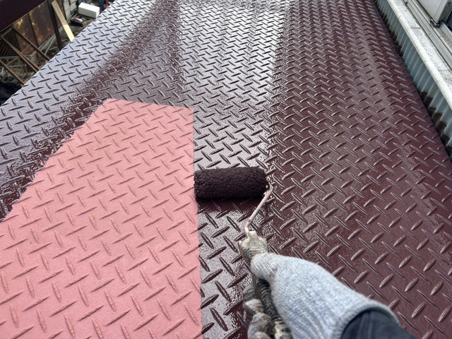 階段中塗り作業