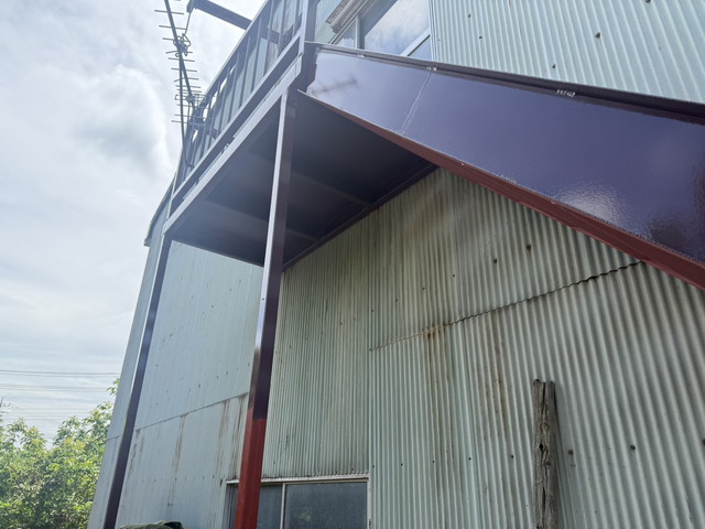 階段中塗り作業